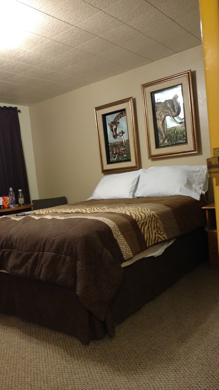 Anthony Motel | 423 W Main St, Anthony, KS 67003, USA | Phone: (620) 842-5185