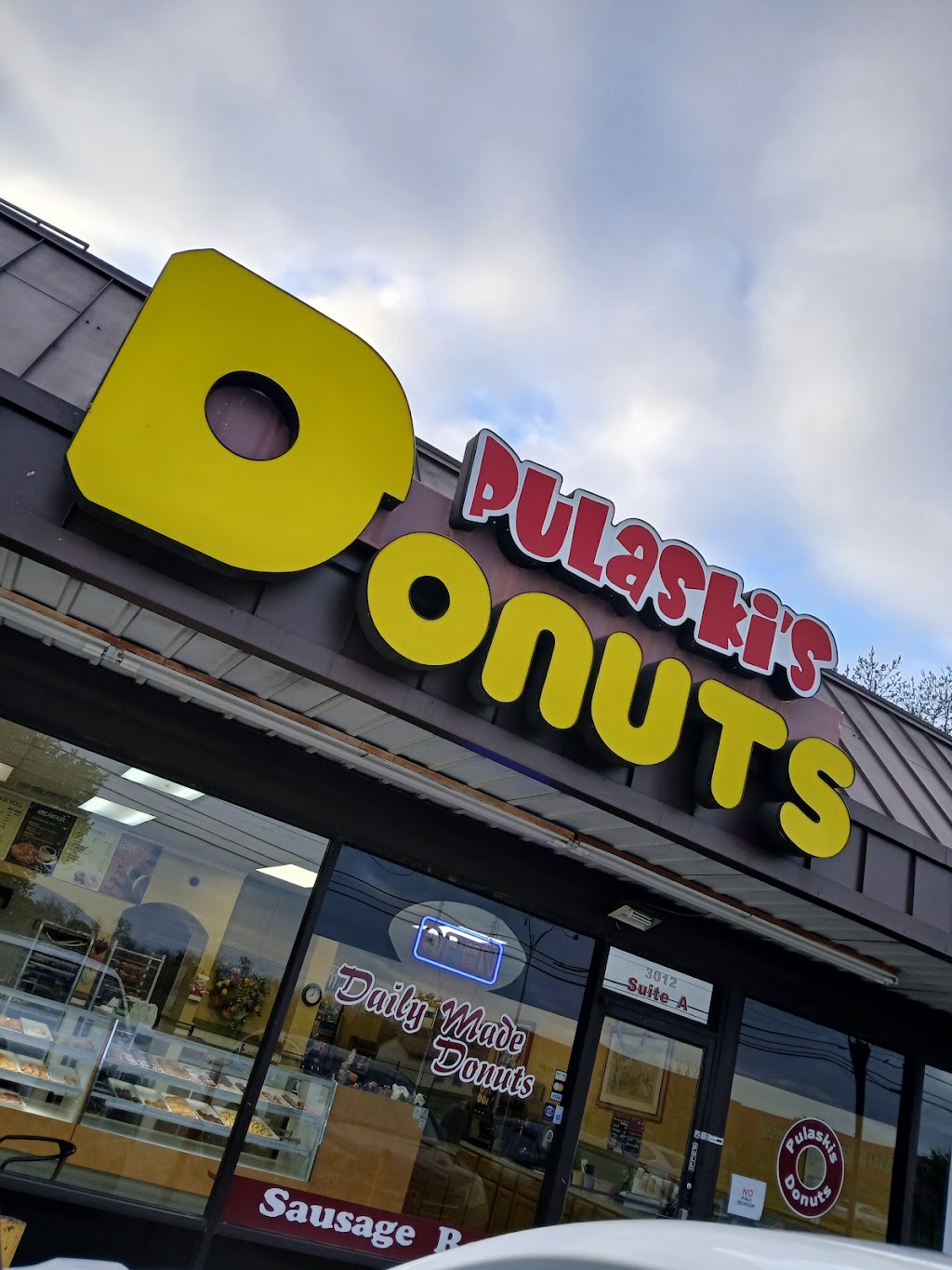 Pulaskis Donuts | 3012 Inwood Rd, Dallas, TX 75235, USA | Phone: (214) 366-7759