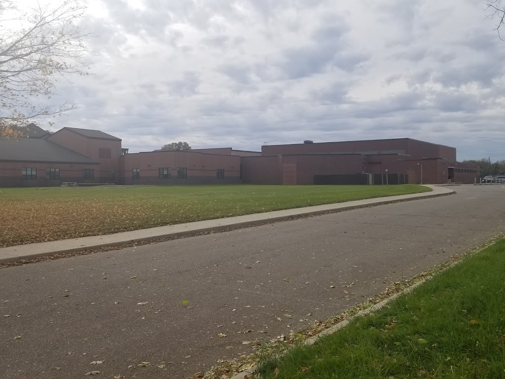 Grosse Ile Middle School | 23270 E River Rd, Grosse Ile Township, MI 48138, USA | Phone: (734) 362-2500