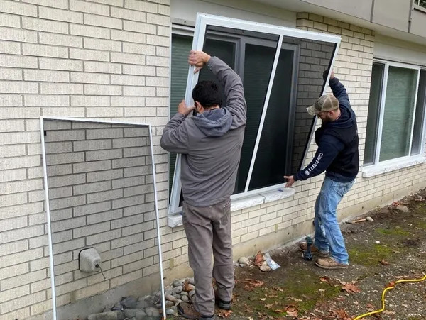 Silver State Glass & Mirror Co | 2825 E Fremont St, Las Vegas, NV 89104, United States | Phone: (702) 382-1400