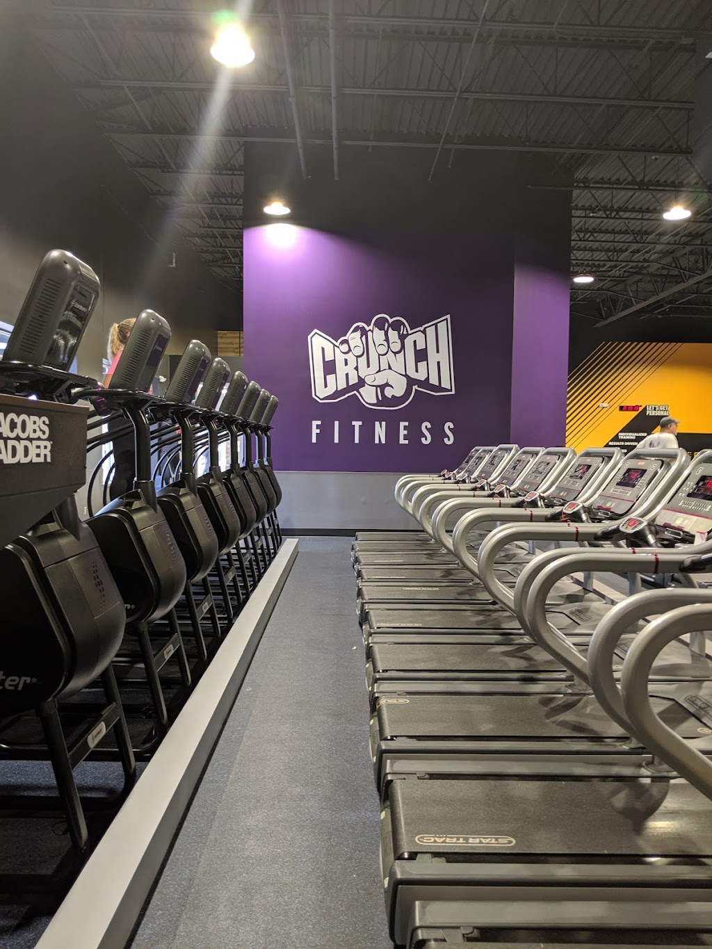 Crunch Fitness - Waterford | 4998 Dixie Hwy, Waterford Twp, MI 48329, USA | Phone: (248) 742-7270