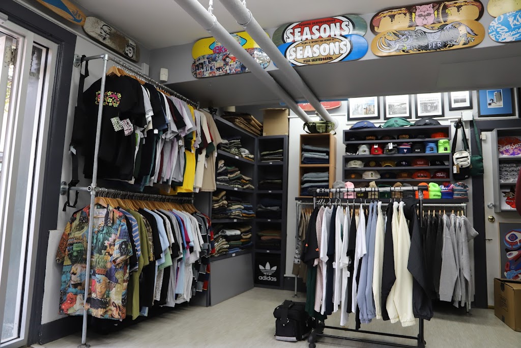 Seasons Skate Shop | 211 Lark St, Albany, NY 12210, USA | Phone: (518) 729-2685