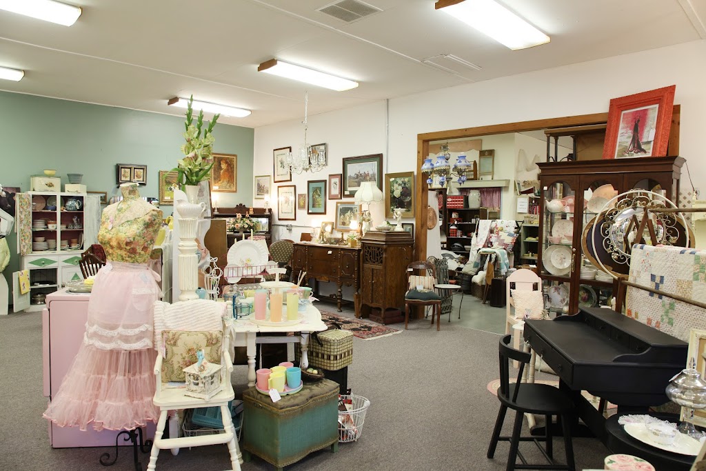 South End Antique Mall | 21128 Pacific Hwy E, Aurora, OR 97002, USA | Phone: (503) 678-5242