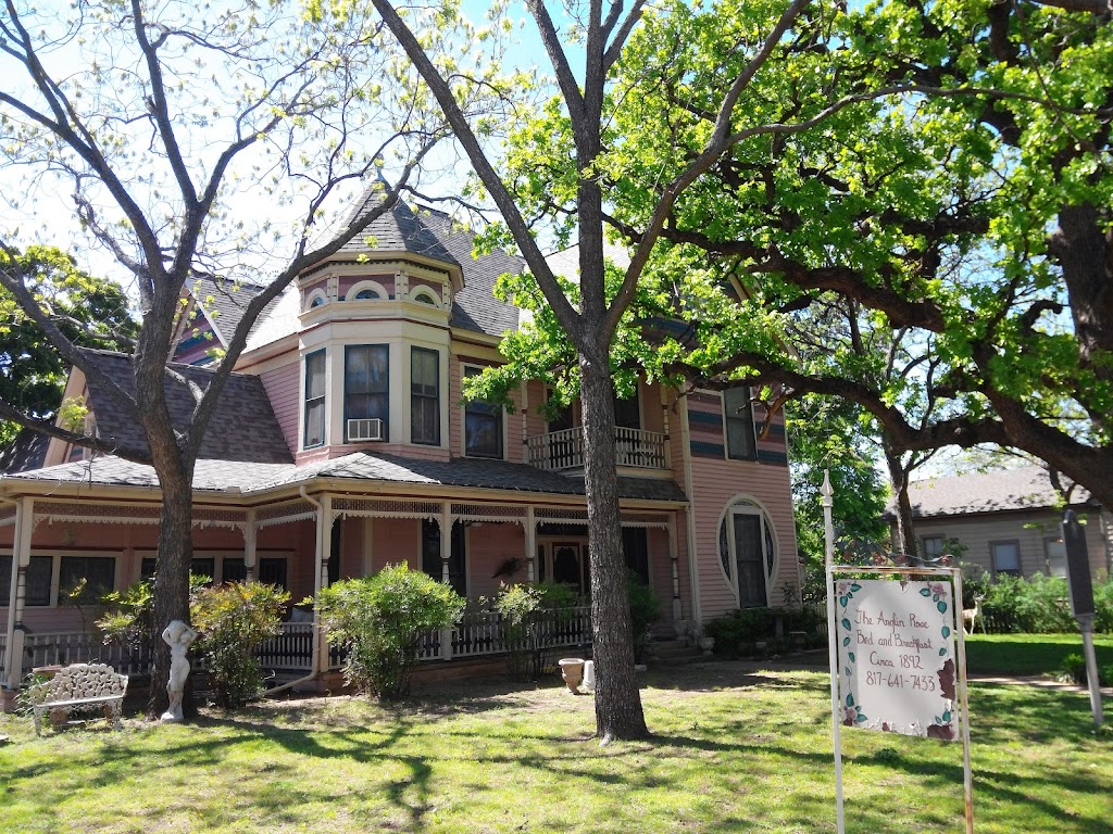 Anglin Rose Bed & Breakfast | 808 S Anglin St, Cleburne, TX 76031, USA | Phone: (817) 641-7433