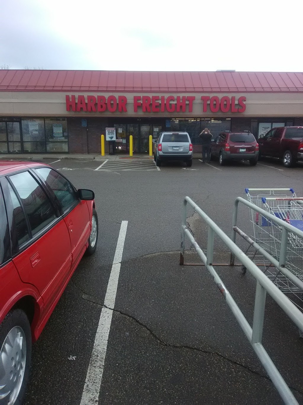 Harbor Freight Tools | 2950 White Bear Ave SUITE 10, Maplewood, MN 55109, USA | Phone: (651) 777-0713