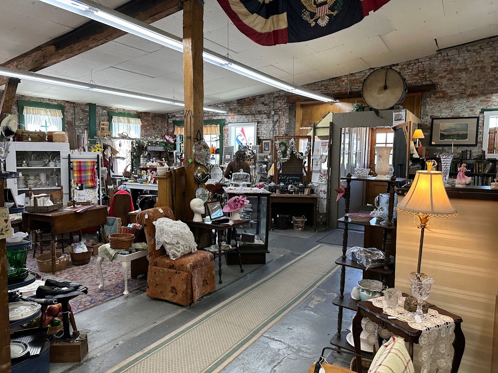 Lumber Mill Antique Mall | 721 W 1st St, Madison, IN 47250, USA | Phone: (812) 273-3040