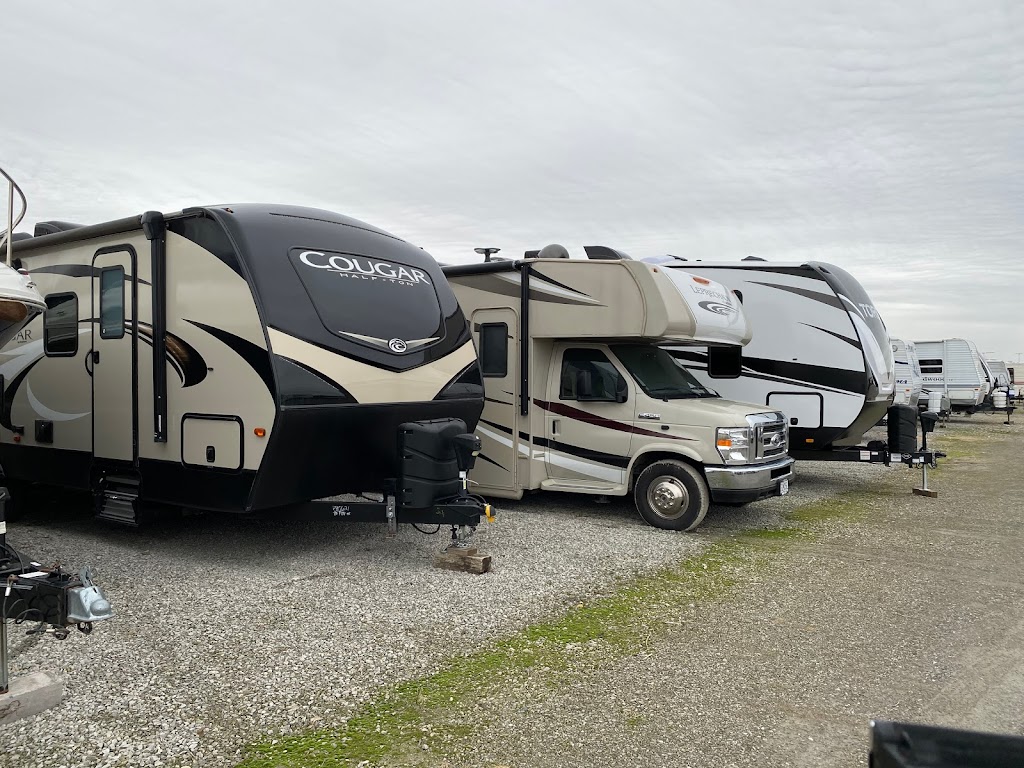 370 RV Storage LLC | 932 Jungs Station Rd, St Charles, MO 63303, USA | Phone: (636) 447-4122