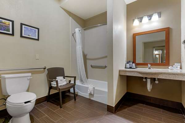 Comfort Suites Gainesville | 1715 I-35, Gainesville, TX 76240, USA | Phone: (940) 580-2191