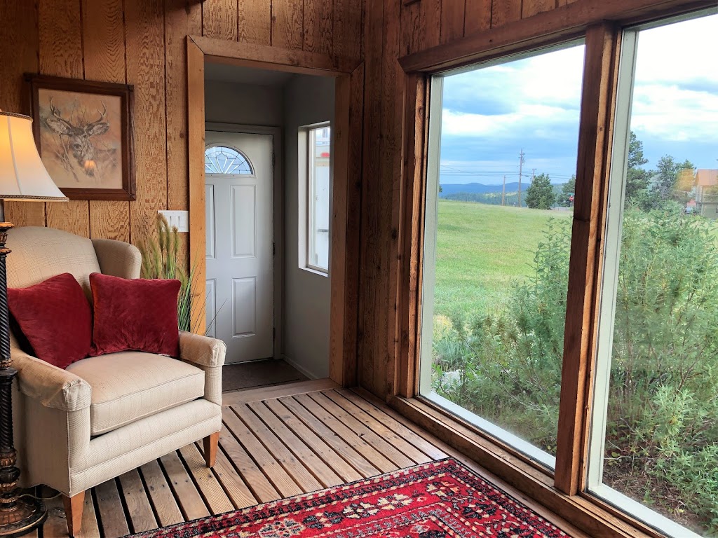 Hilltop House Furnished Rental | Around the Left hand side of the fire station, 75 S Lookout Mountain Rd, Golden, CO 80401, USA | Phone: (303) 223-9753