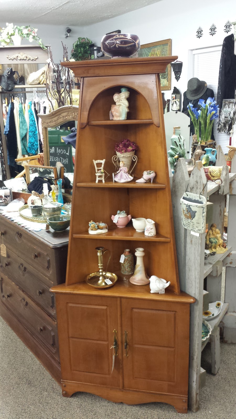 A Niche In Time | 114 E Maple St, Hartville, OH 44632, USA | Phone: (330) 877-2567