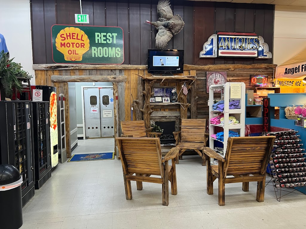 Angels Antiques & Flea Mall | 900 Columbus Pkwy, Opelika, AL 36801, USA | Phone: (334) 745-3221