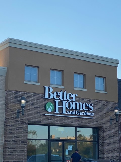 Better Homes and Gardens Real Estate Connections | 1624 E Summit St, Crown Point, IN 46307, USA | Phone: (219) 999-8990