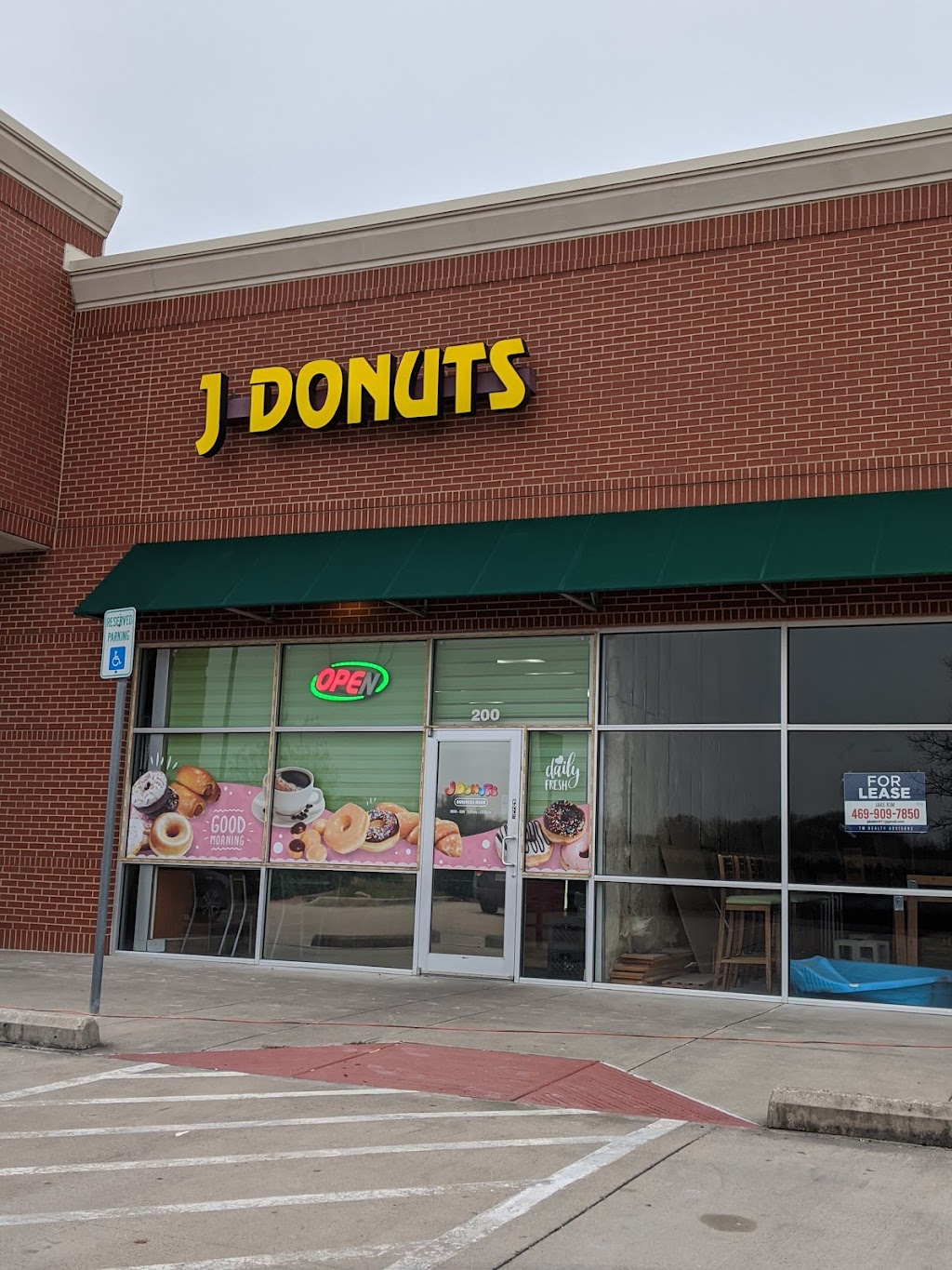 J Donut | 8247 Rufe Snow Dr Ste 200, Watauga, TX 76148, USA | Phone: (817) 581-7717