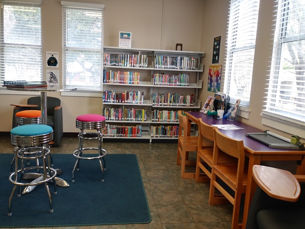 Castroville Public Library | 802 London St, Castroville, TX 78009, USA | Phone: (830) 931-4095