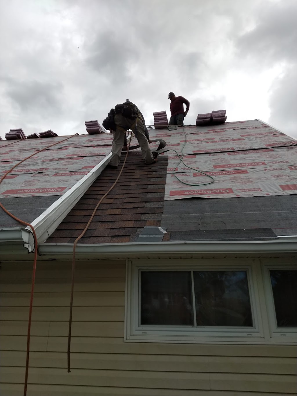 Cardenas Contracting- Roofing Instalation | 4959 Linsey Ct, Woodbridge, VA 22193, USA | Phone: (301) 232-2579
