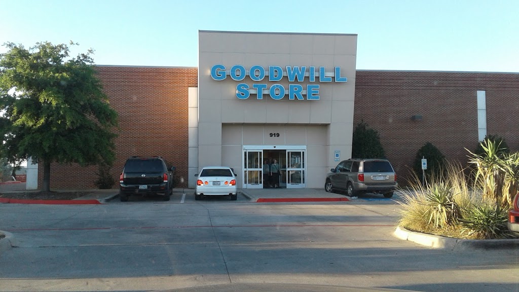 Goodwill Store & Donation Center | 919 W Main St building a, Lewisville, TX 75067 | Phone: (972) 436-3181