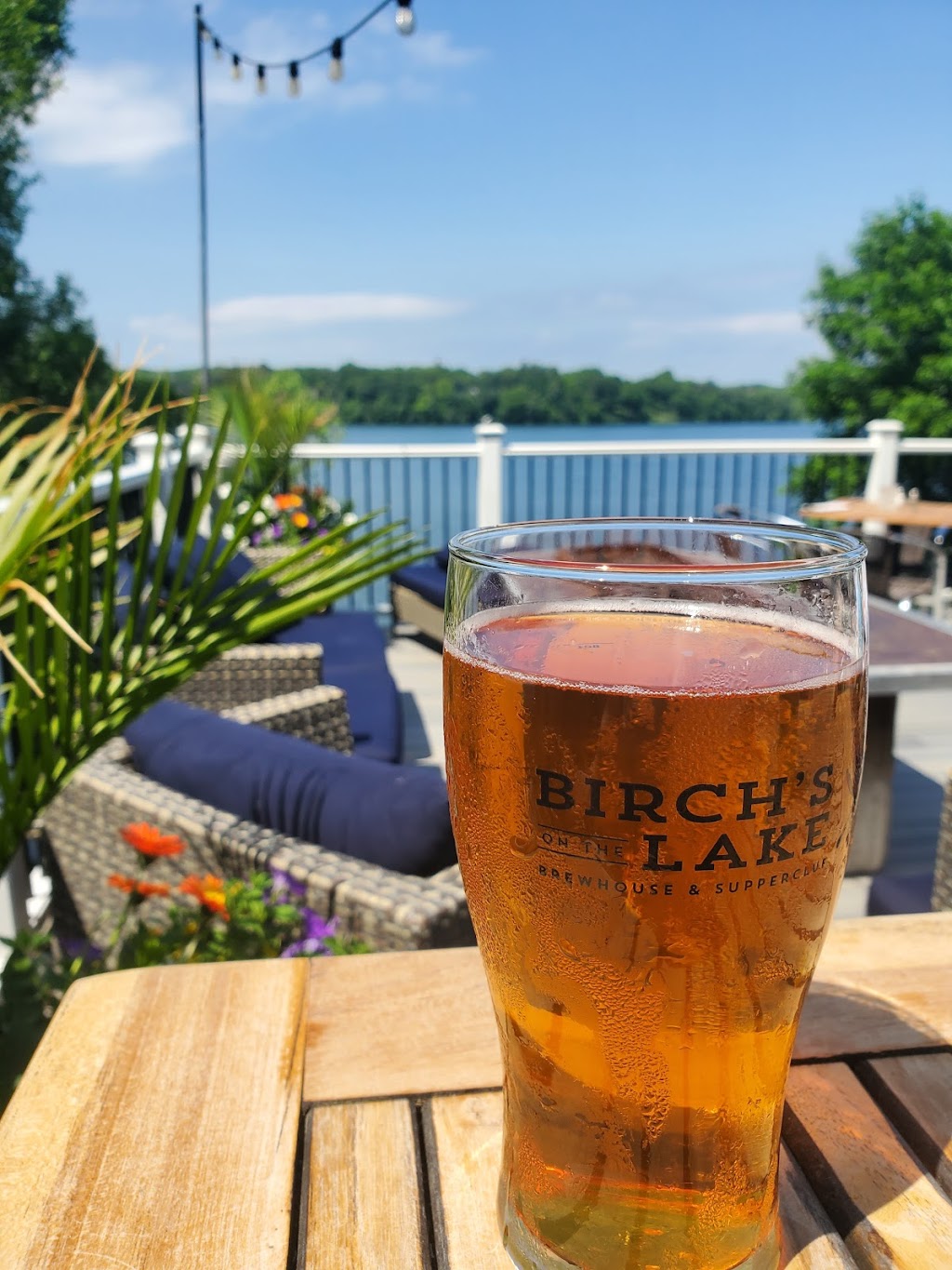 Birchs on the Lake Brewhouse & Supperclub | 1310 Wayzata Blvd, Long Lake, MN 55356, USA | Phone: (952) 473-7373