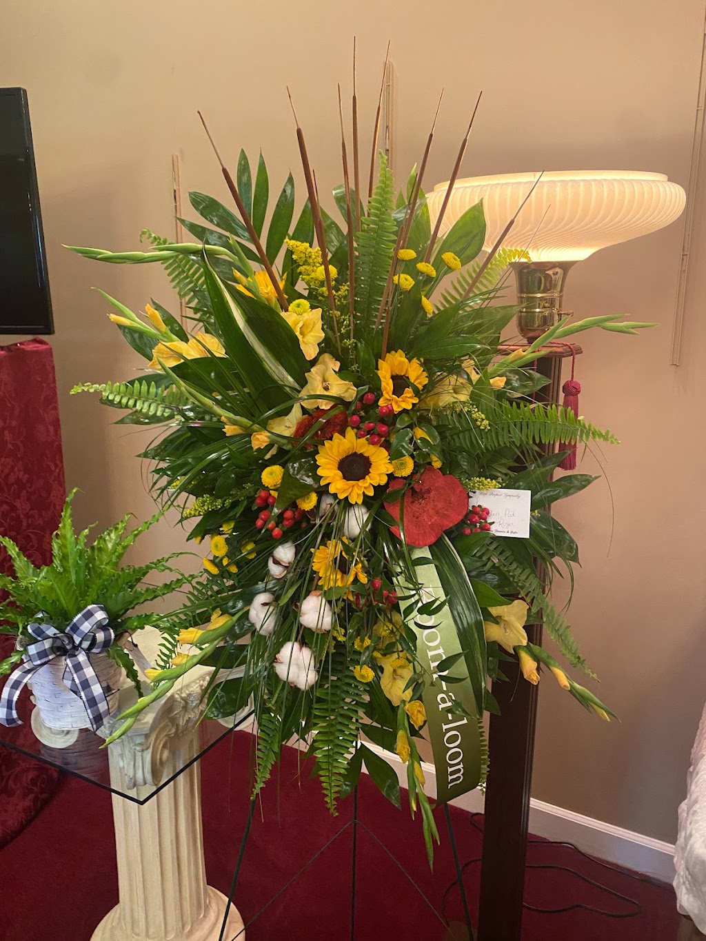 COVINGTON HOMETOWN FLOWERS | 1055 S Main St, Covington, TN 38019, USA | Phone: (901) 476-1212