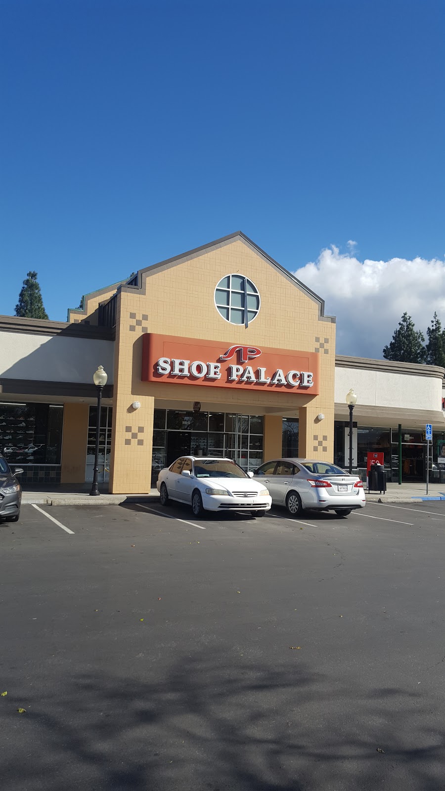 Shoe Palace | 8155 Arroyo Cir A-013, Gilroy, CA 95020, USA | Phone: (408) 842-1115