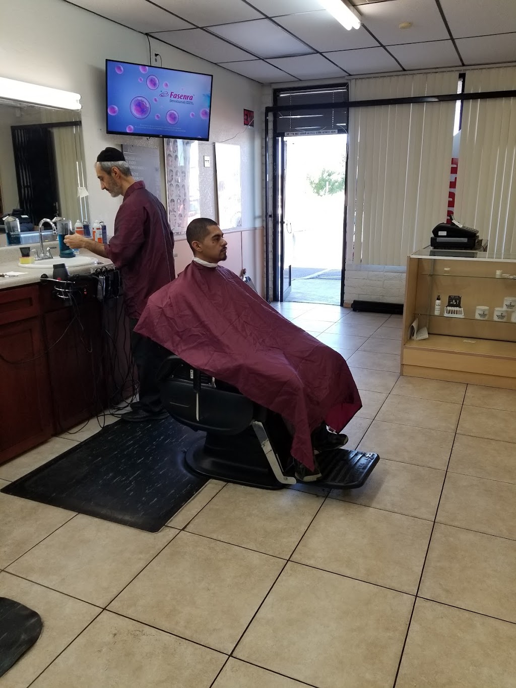 Royal Barber Shop | 11837 N 19th Ave, Phoenix, AZ 85029, USA | Phone: (602) 749-0645