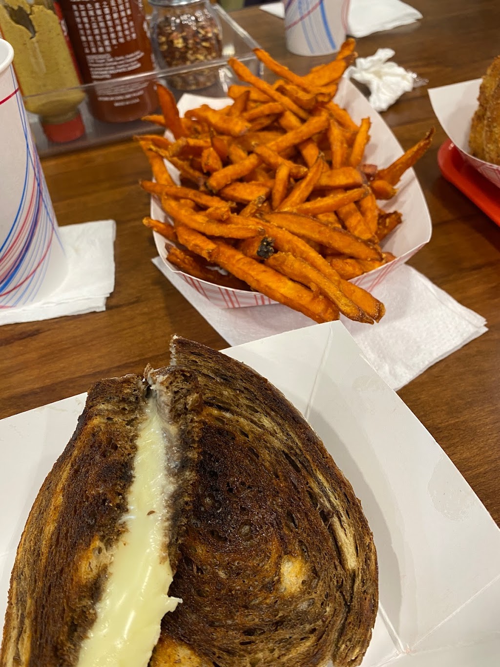 Tommys Burger And Dogs | 1118 Taylorsville Rd, Washington Crossing, PA 18977, USA | Phone: (267) 399-9246