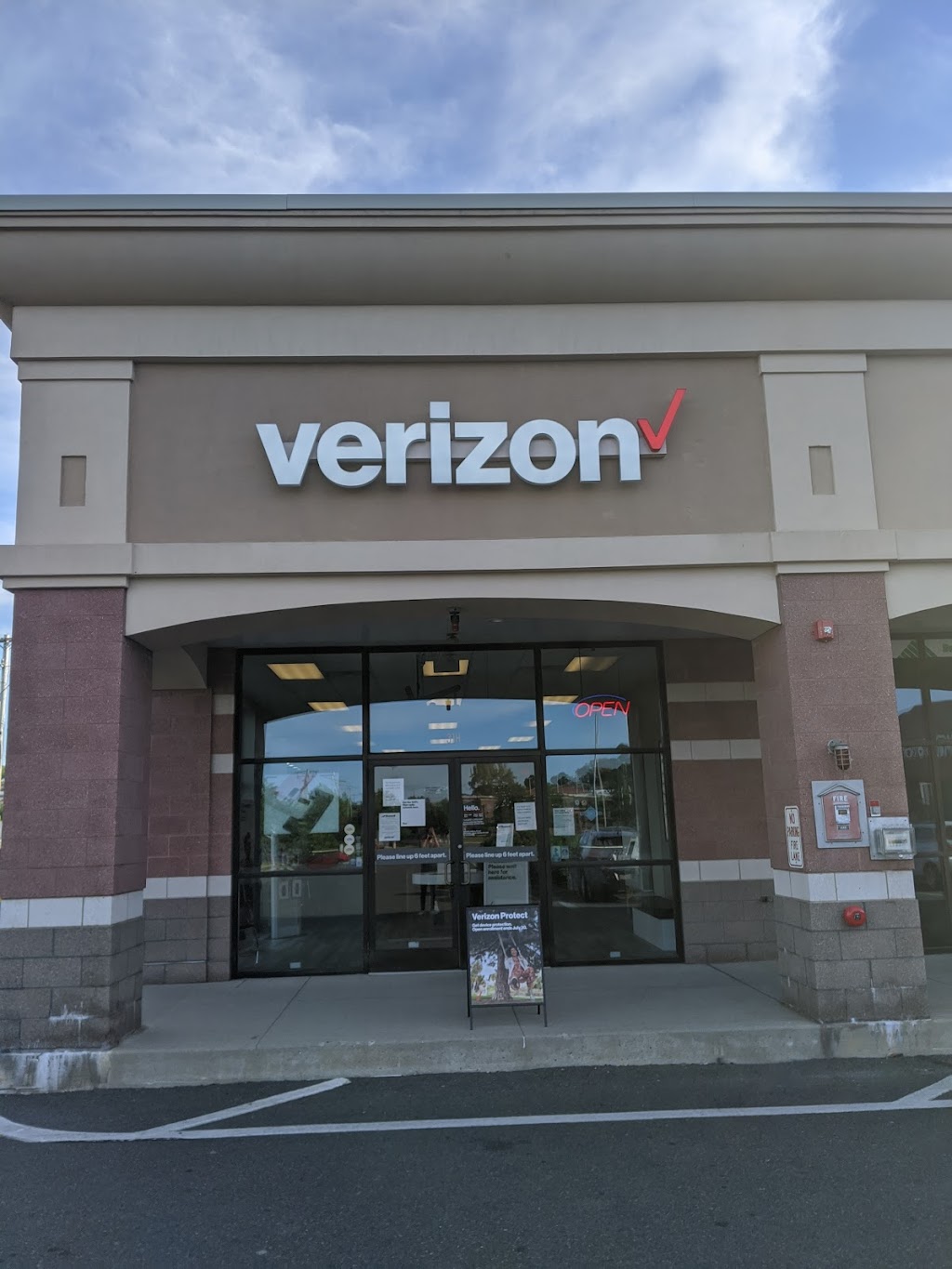 Verizon Authorized Retailer - Russell Cellular | 31 Furlong Dr, Revere, MA 02151, USA | Phone: (781) 286-2224