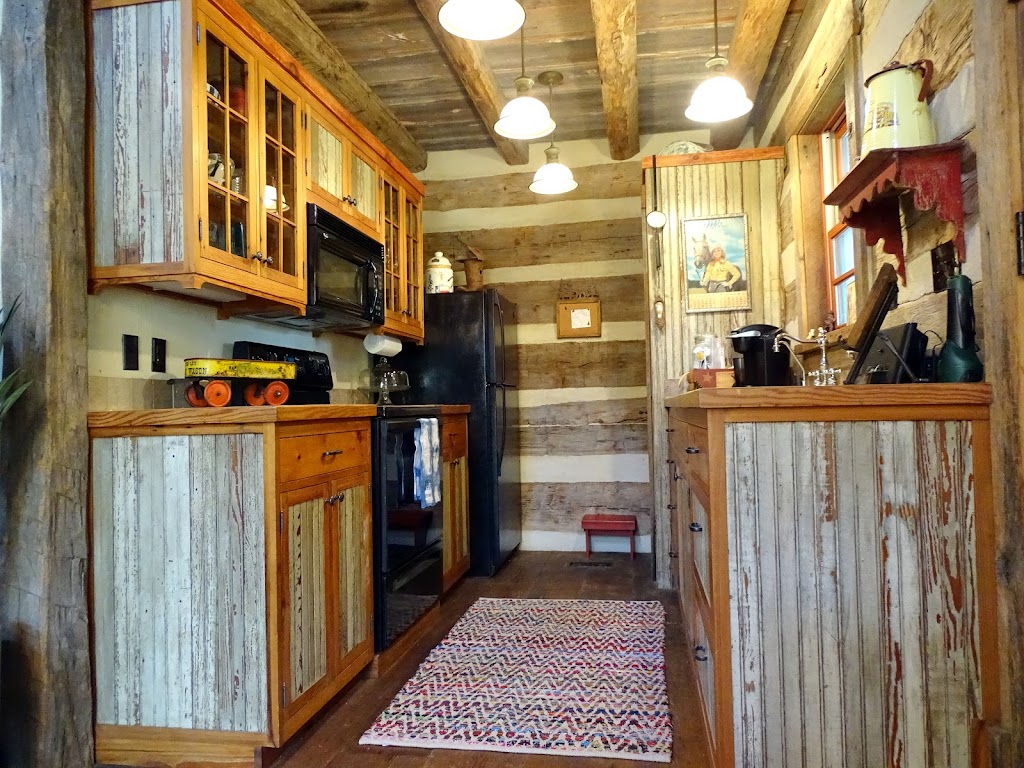 Hillside Cabin | 130 Schoolhouse Ridge, Driftwood, TX 78619, USA | Phone: (512) 423-1963