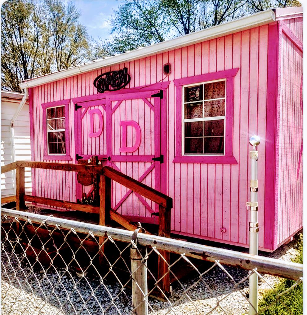 Delilahs Desserts | Pink stand in back yard, 918 Lafayette St, Anderson, IN 46012, USA | Phone: (765) 610-7568