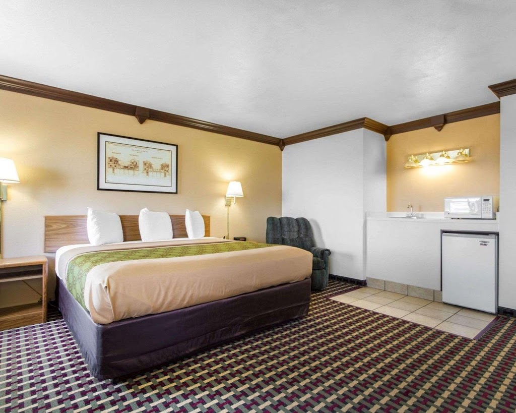 Econo Lodge | 4726 E Washington Ave, Madison, WI 53704, USA | Phone: (608) 241-4171