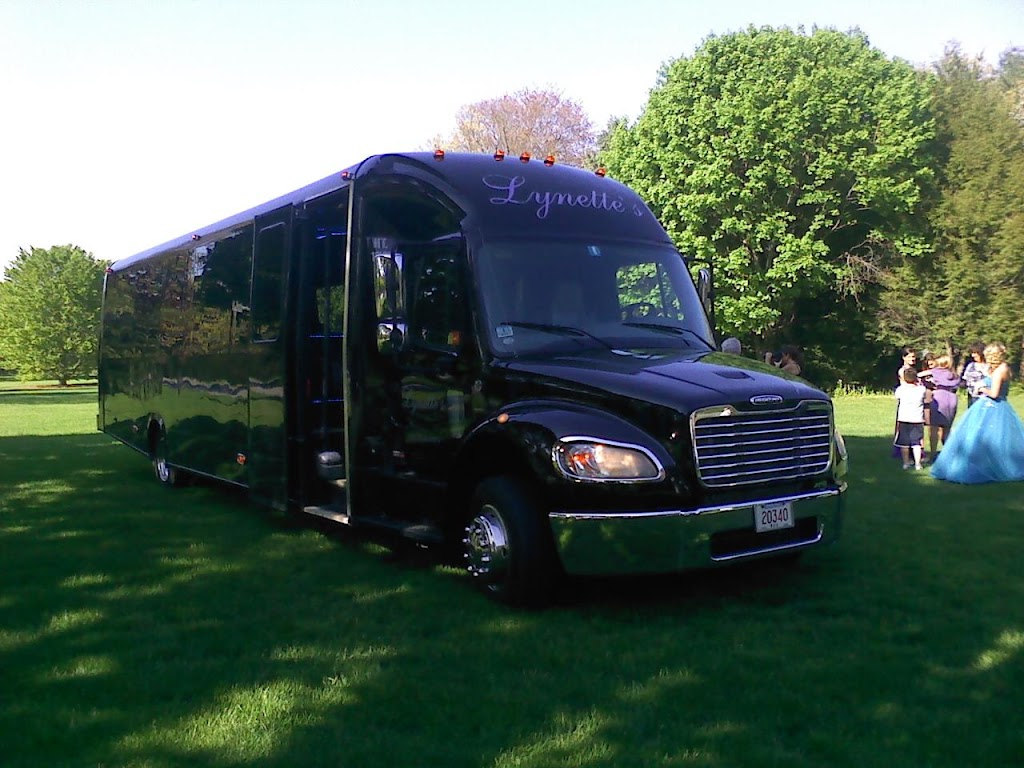 Lynettes Limousine Service | 21 High St, Merrimac, MA 01860, USA | Phone: (781) 938-0014