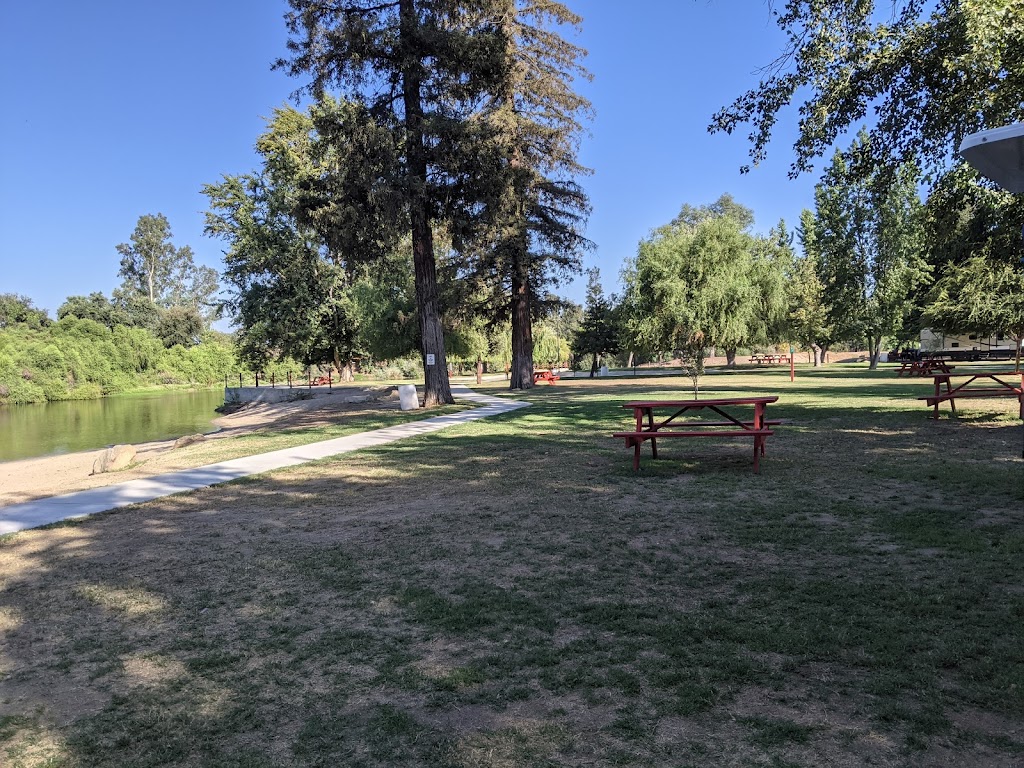 Lindys Landing RV Resort And Campground | 41920 Rd 38, Reedley, CA 93654, USA | Phone: (559) 897-2885