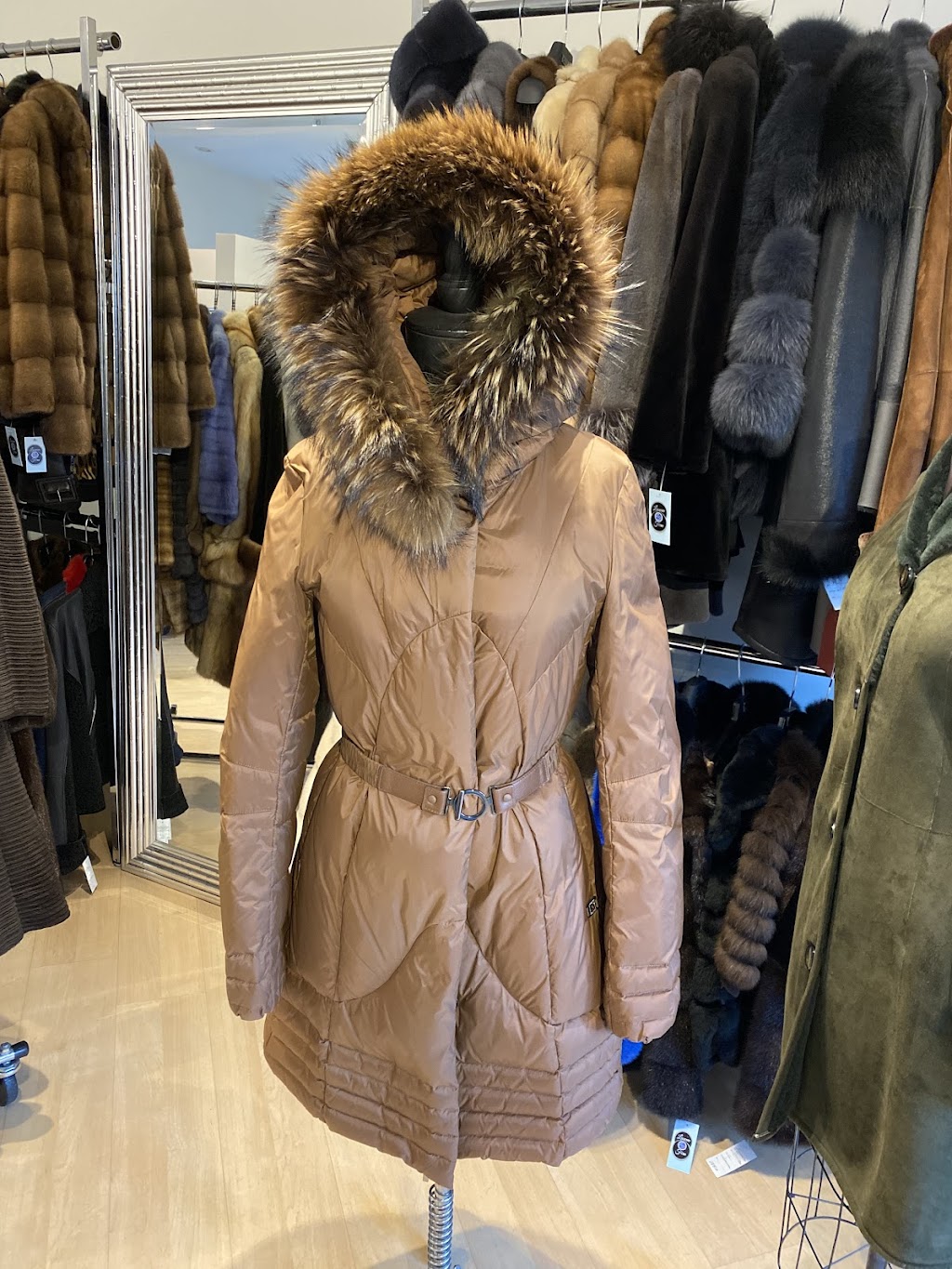 Legend Furs | 43 The Plaza, Locust Valley, NY 11560, USA | Phone: (516) 944-3733