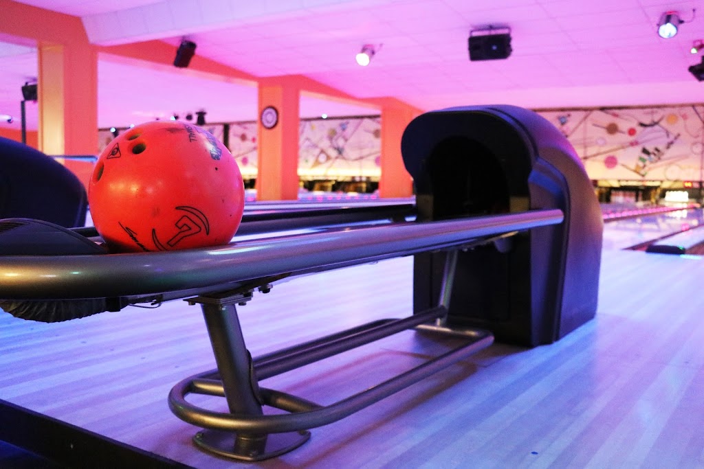 Pinz Bowling Center | 244 Baltimore St, Jacksonville, FL 32227, USA | Phone: (904) 270-5377