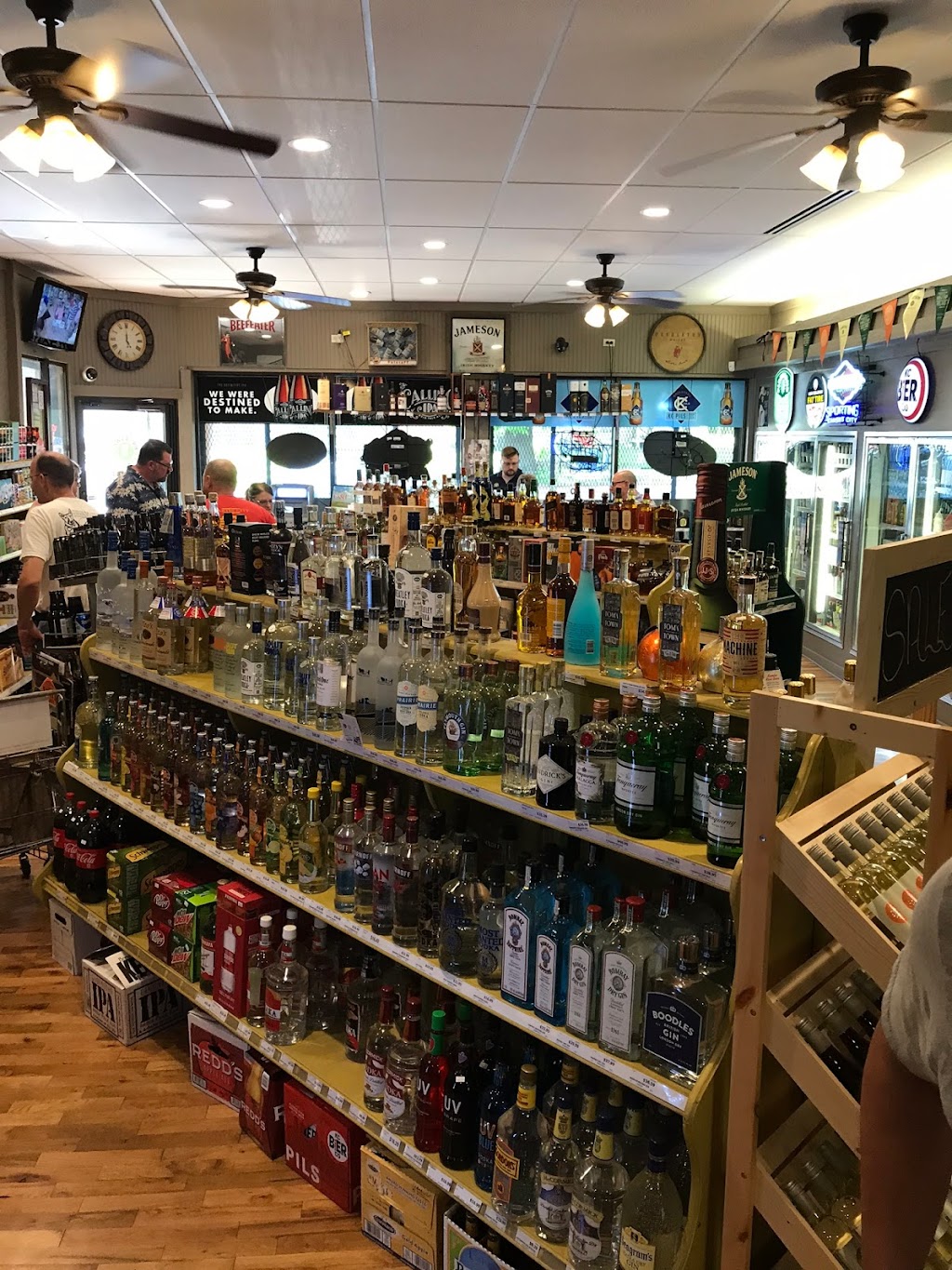 Broadway Liquor | 1435 S Broadway St, Leavenworth, KS 66048, USA | Phone: (913) 651-2337