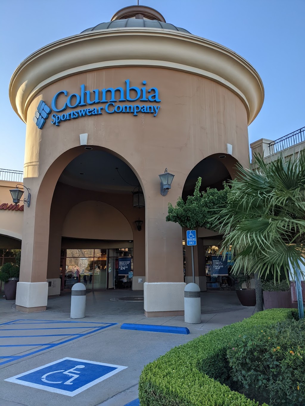 Columbia Factory Store | 48750 Seminole Dr Ste 104, Cabazon, CA 92230 | Phone: (951) 922-9575