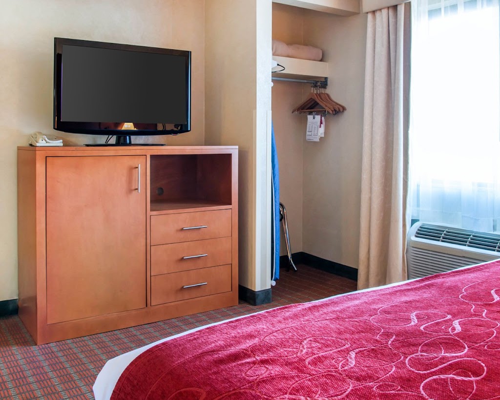 Comfort Suites | 1565 N Opdyke Rd, Auburn Hills, MI 48326, USA | Phone: (248) 230-4295