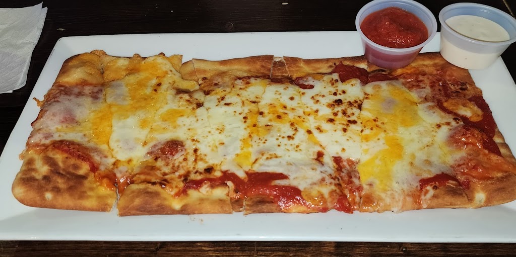 Grizzlys Bar & Grill | 1519 Oak St, Wyandotte, MI 48192, USA | Phone: (734) 708-4749