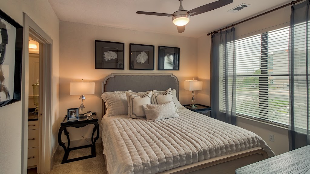 Windsor Oak Hill Apartments | 6701 Rialto Blvd, Austin, TX 78735, USA | Phone: (833) 251-8858