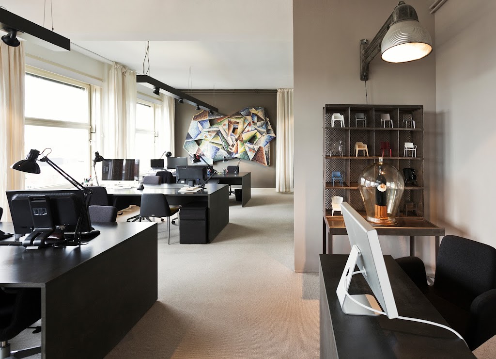 Uxus | Keizersgracht 174-V, 1016 DW Amsterdam, Netherlands | Phone: 020 623 3114