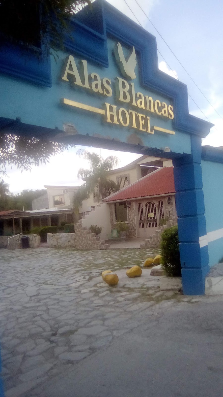 Hotel Alas Blancas | Calle Ranas 200, Centro de Anahuac, 65030 Anáhuac, N.L., Mexico | Phone: 873 737 0359