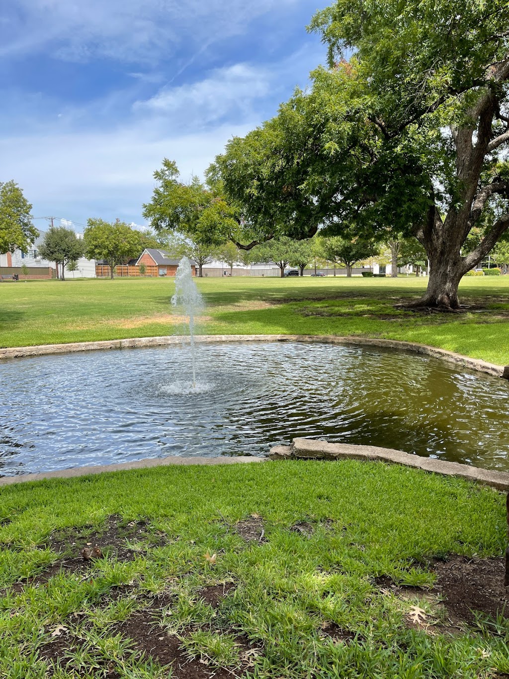 Caruth Park | 7801 Hillcrest Ave, Dallas, TX 75225, USA | Phone: (214) 987-5488