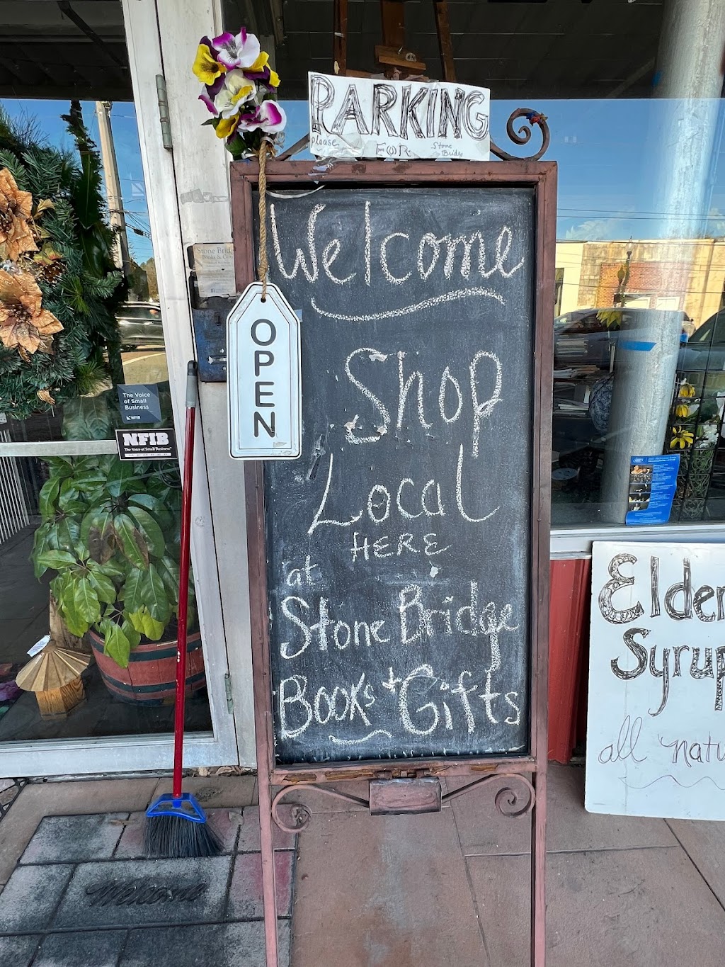 Stone Bridge Books, Gifts & Music | 116 N Main St, Ashland City, TN 37015, USA | Phone: (615) 792-9651