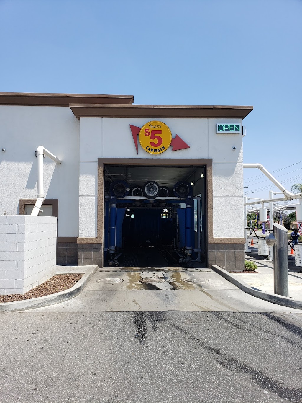 Matts Express Carwash | 2868 W Rialto Ave, Rialto, CA 92376, USA | Phone: (909) 543-1665