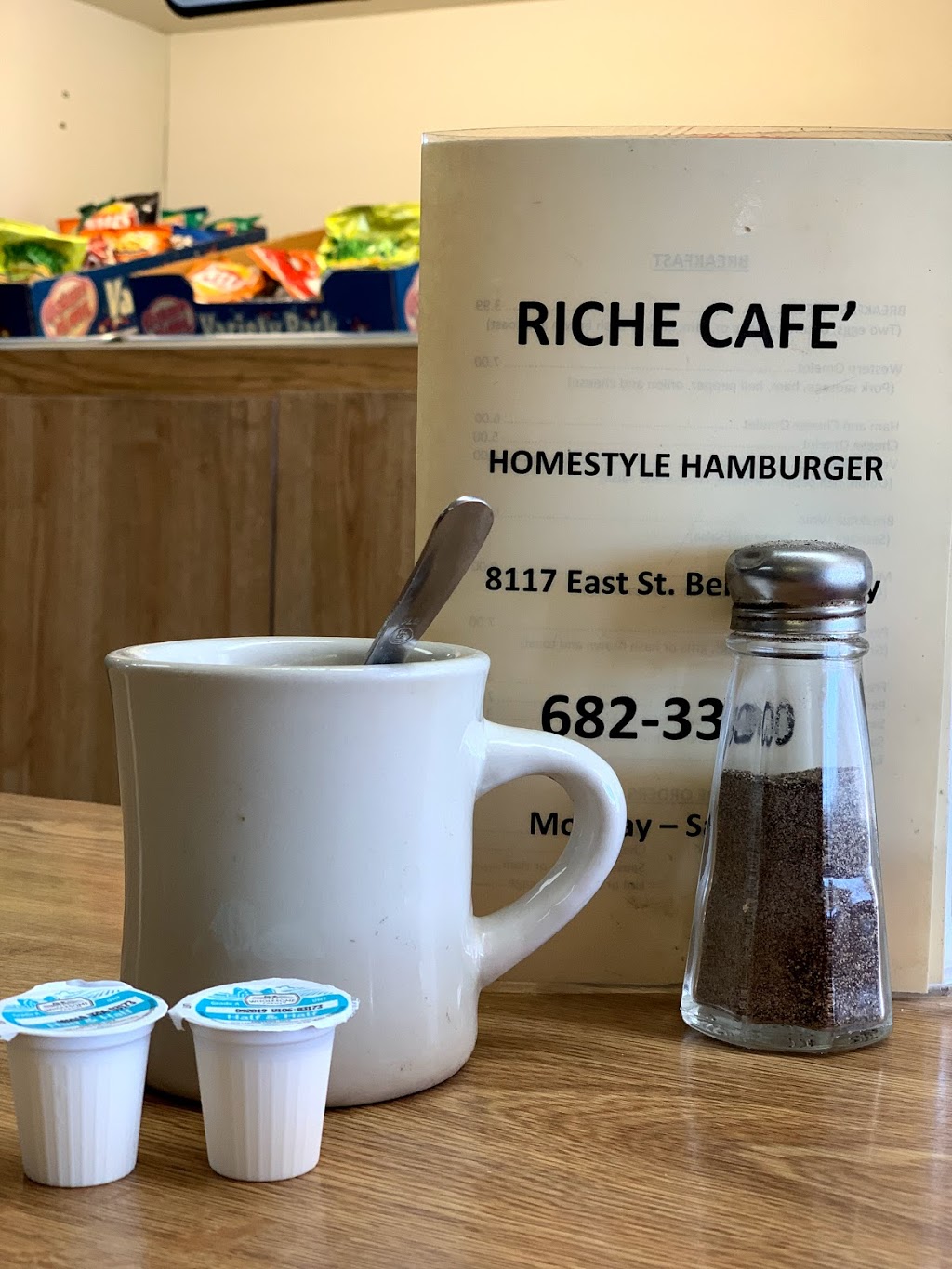 Riche Cafe | 8117 E St Bernard Hwy, St Bernard, LA 70085, USA | Phone: (504) 682-3300