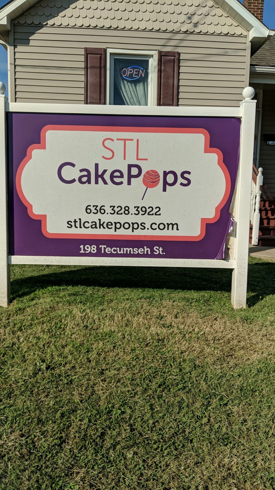 STL Cake Pops | 198 Tecumseh St, St Charles, MO 63301 | Phone: (636) 328-3922