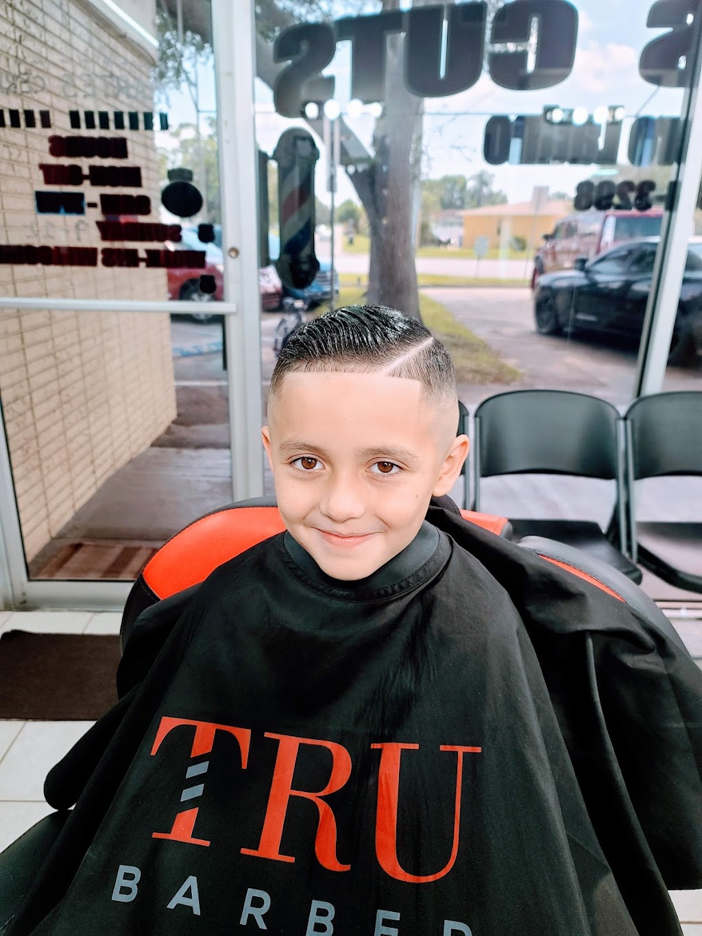 Chicos Cuts/Tu Barbero Latino. | 3507 30th Ave N, St. Petersburg, FL 33713, USA | Phone: (727) 851-3298