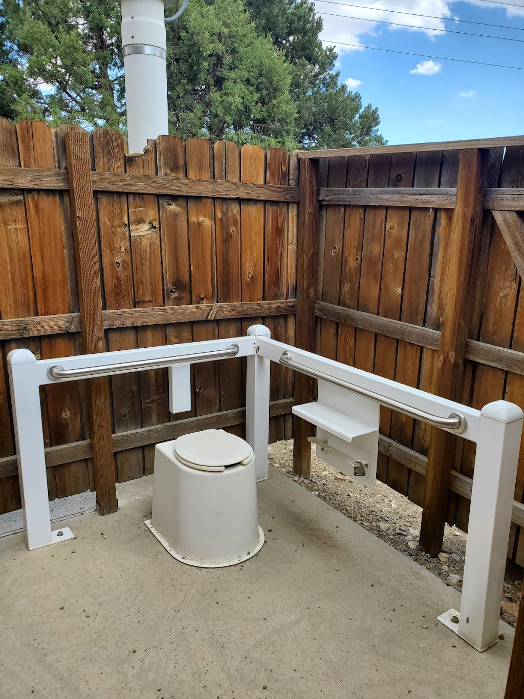 Doble PCT Trail Camp | 38698 Holcomb Valley Rd, Big Bear, CA 92314, USA | Phone: (909) 382-2790