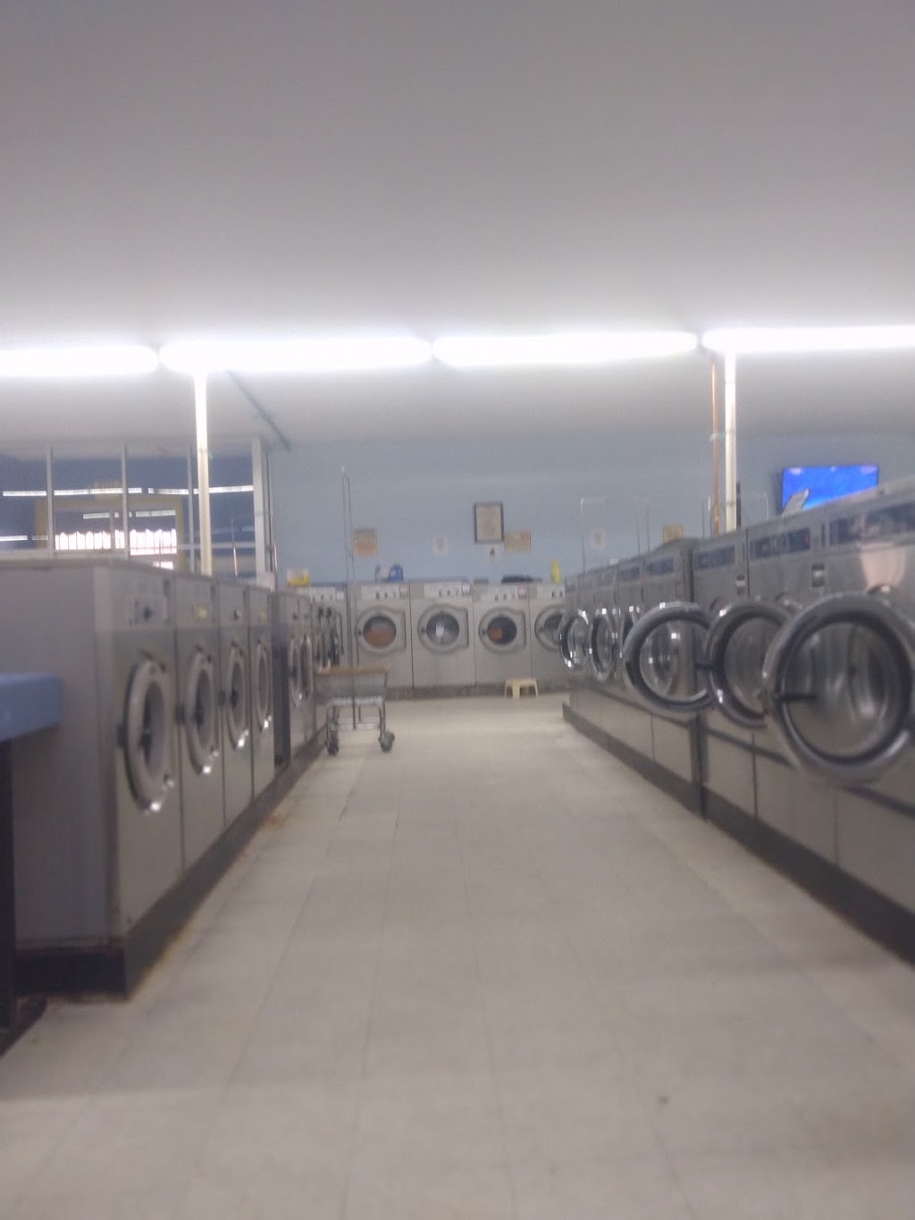 Central Coin Laundry Wonhos Laundry | 1036 Central Ave, Kansas City, KS 66102, USA | Phone: (913) 621-2224