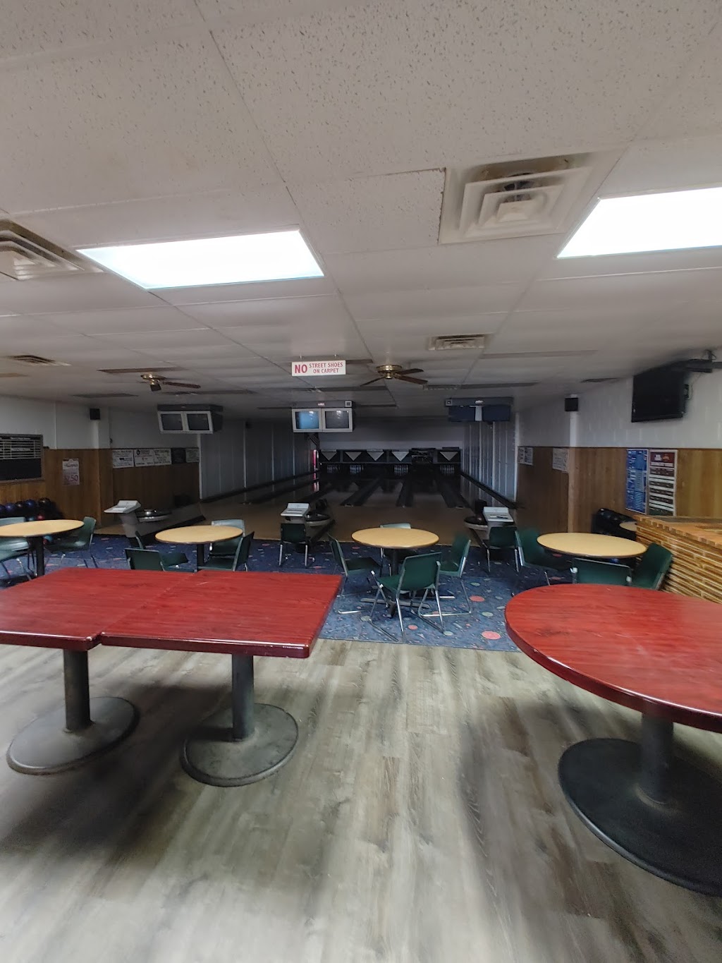 Minden Bowl & Lounge | 209 Broadway St, Minden, IA 51553, USA | Phone: (712) 483-2937