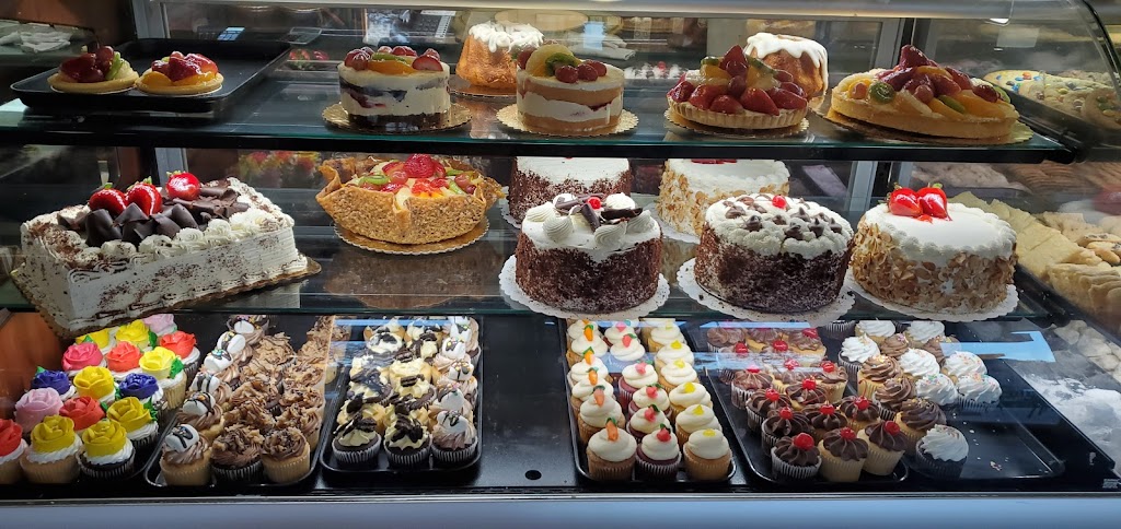 Frenchs Bakery | 24000 Alicia Pkwy Suite 14, Mission Viejo, CA 92691, USA | Phone: (949) 830-9560